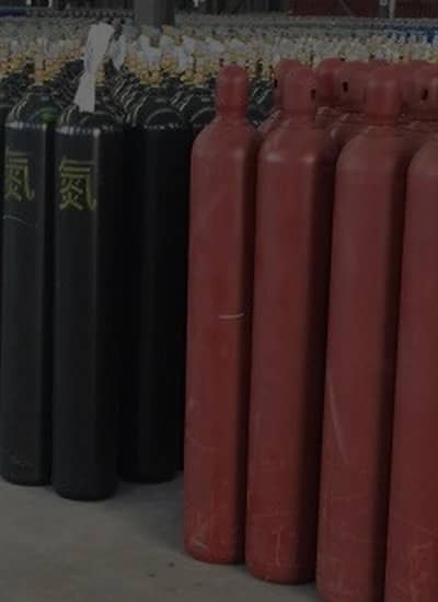 nitrogen-gas-tank A nitrogen gas tank designed to store and transport nitrogen gas (N₂).