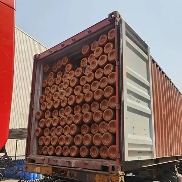 49-liter gas bottles arranged for shipping readiness