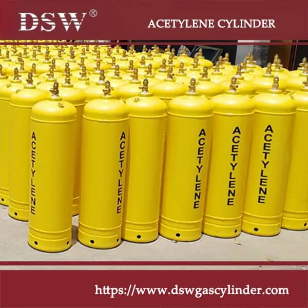 High-pressure welding gas cylinders for MIG, TIG, and oxy-fuel welding in industrial and fabrication settings.
