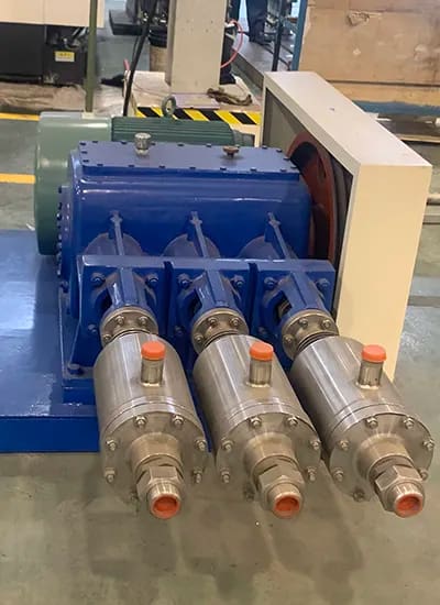 Piston pump for gas transfer and gas filling applications