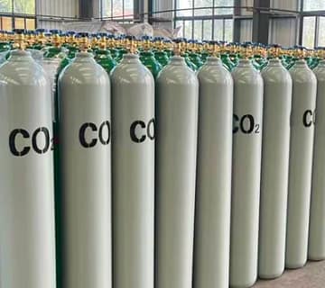 Industrial and Food Applications of Carbon Dioxide (CO₂) 1 Industrial carbon dioxide (CO₂) in gas, liquid, and dry ice forms used across food, manufacturing, and industrial sectors