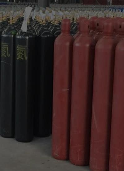 nitrogen-gas-tank A nitrogen gas tank designed to store and transport nitrogen gas (N₂)