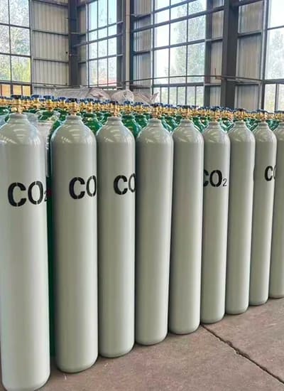 Industrial and Food Applications of Carbon Dioxide (CO₂) 1 Industrial carbon dioxide (CO₂) in gas, liquid, and dry ice forms used across food, manufacturing, and industrial sectors