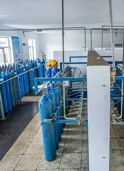 How to Fill Gas Cylinders Safely: Equipment, Process and Safety Requirements 1 Gas cylinder filling process using a filling manifold