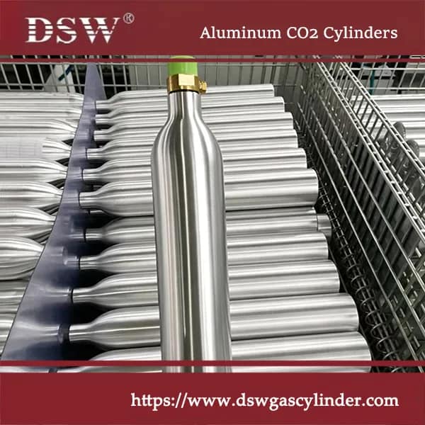 Aluminum CO2 Cylinders 1 Small aluminum CO2 cylinders for aquarium and beverage equipment