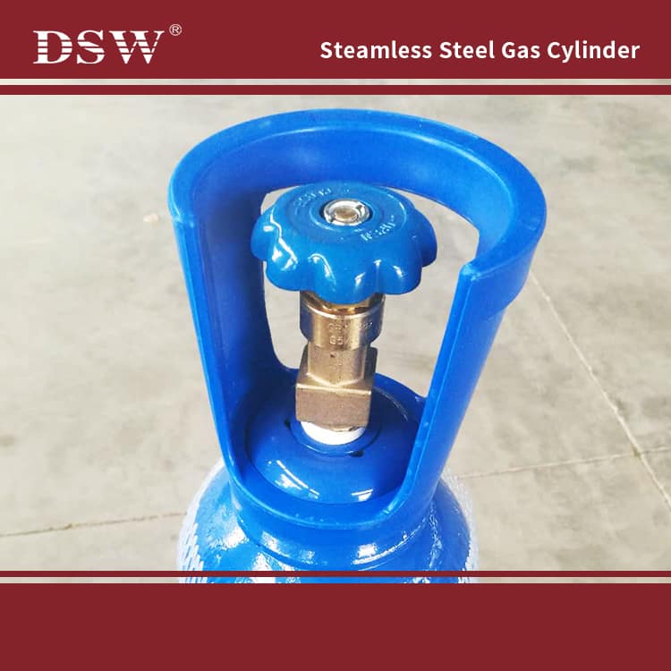 Compressed Oxygen gas bottle 3 Compressed Oxygen gas bottle Image 3