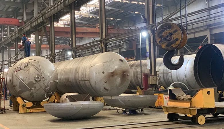 Cryogenic CO2 Tank Manufacturing: Technical Guide for Liquid CO2 Storage Tanks 2 Manufacturing process of a liquid CO₂ tank in an industrial facility