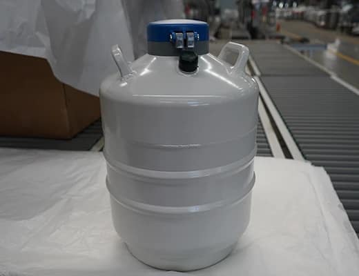 Liquid Nitrogen Storage Systems: Technology, Safety, and Future Innovations 2 Laboratory storage vessels for liquid nitrogen used in biological and medical research