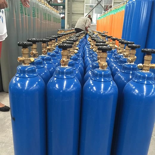 4 Types of Gas Cylinders: Guide for Industrial & Commercial Use 1 Seamless steel gas cylinder for industrial and high-pressure applications