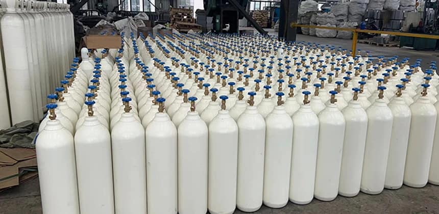 Industrial Gas Storage and Supply Systems 3 High-pressure gas cylinders and manifold systems for continuous industrial gas supply