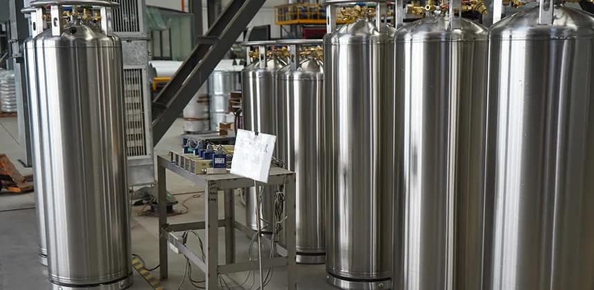 MicroBulk CO2 4 Microbulk CO2 tank for compact liquid carbon dioxide storage in beverage, industrial and laboratory applications.
